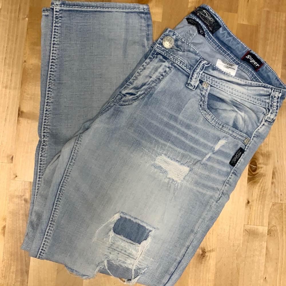 Like new distressed silver jeans size 32 x 25